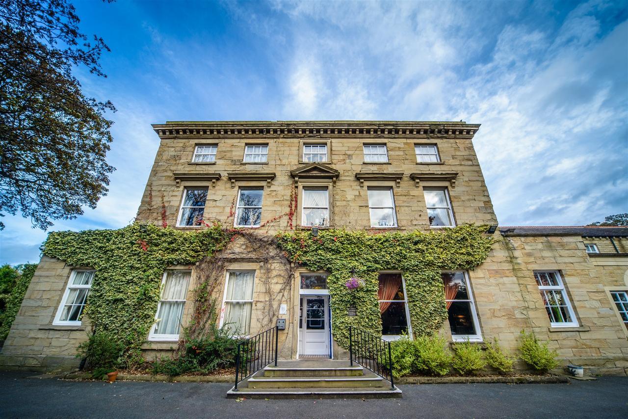 Healds Hall Hotel Cleckheaton Eksteriør billede
