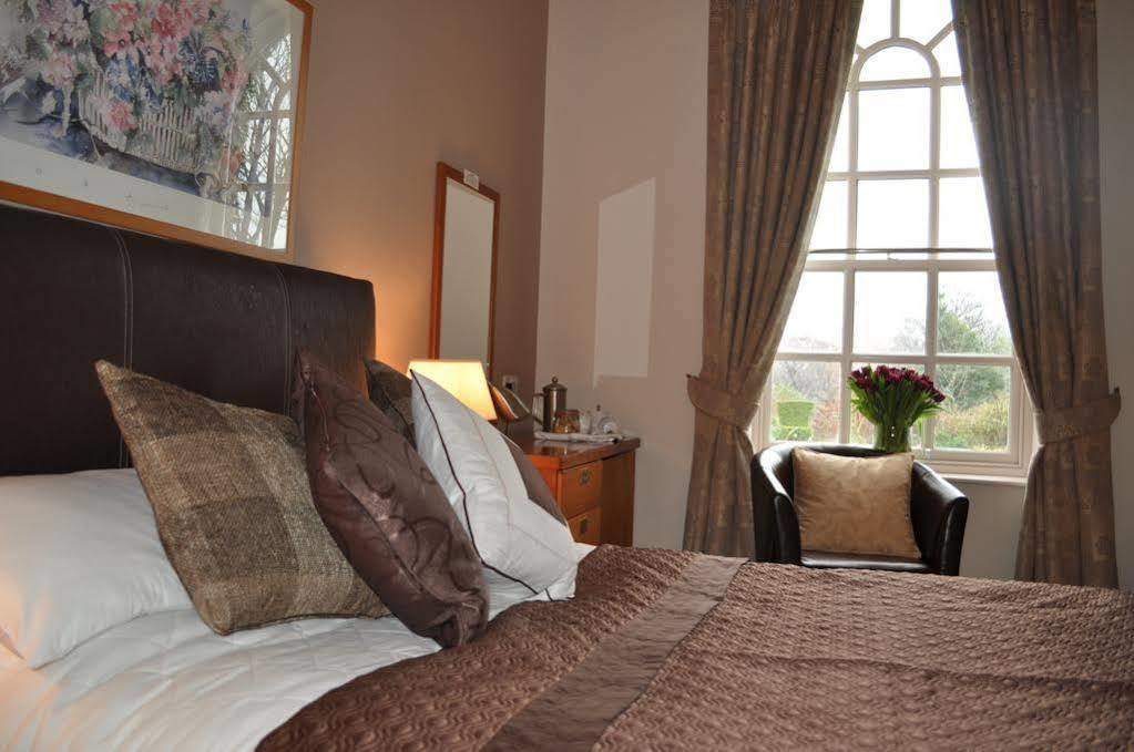 Healds Hall Hotel Cleckheaton Eksteriør billede