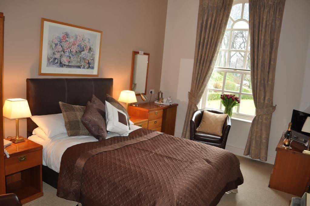 Healds Hall Hotel Cleckheaton Eksteriør billede
